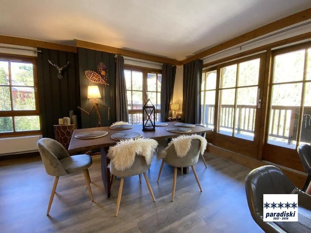 Stylish Ski-In Ski-Out 3 Bed Apartment, Arc 1950 Les Arcs