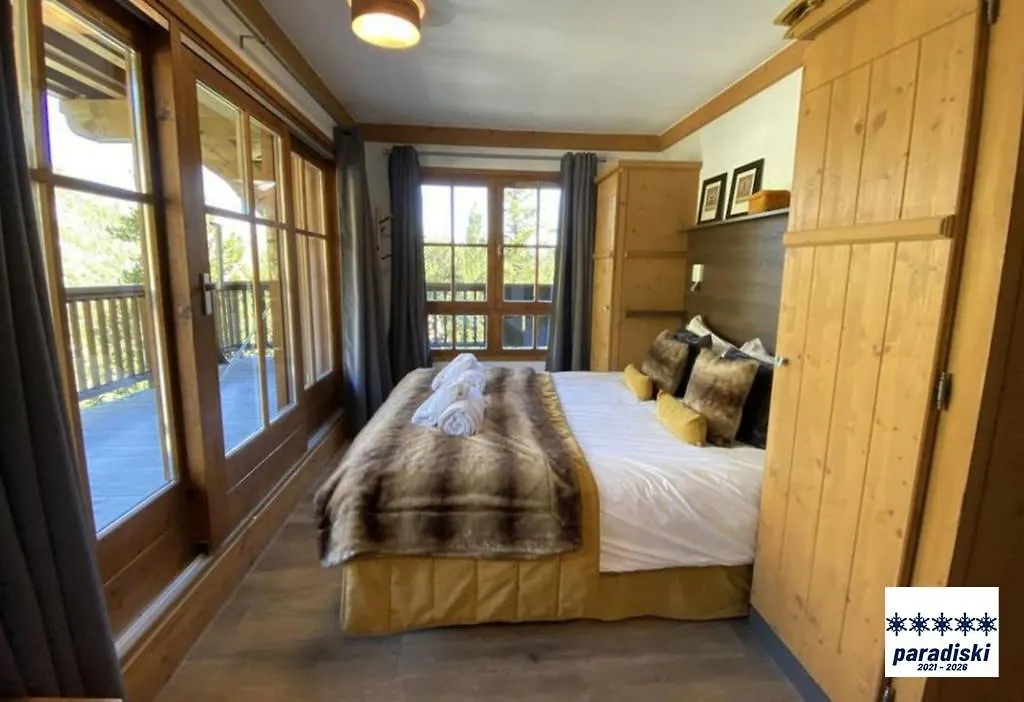 Stylish Ski-In Ski-Out 3 Bed Apartment, Arc 1950 Les Arcs  France