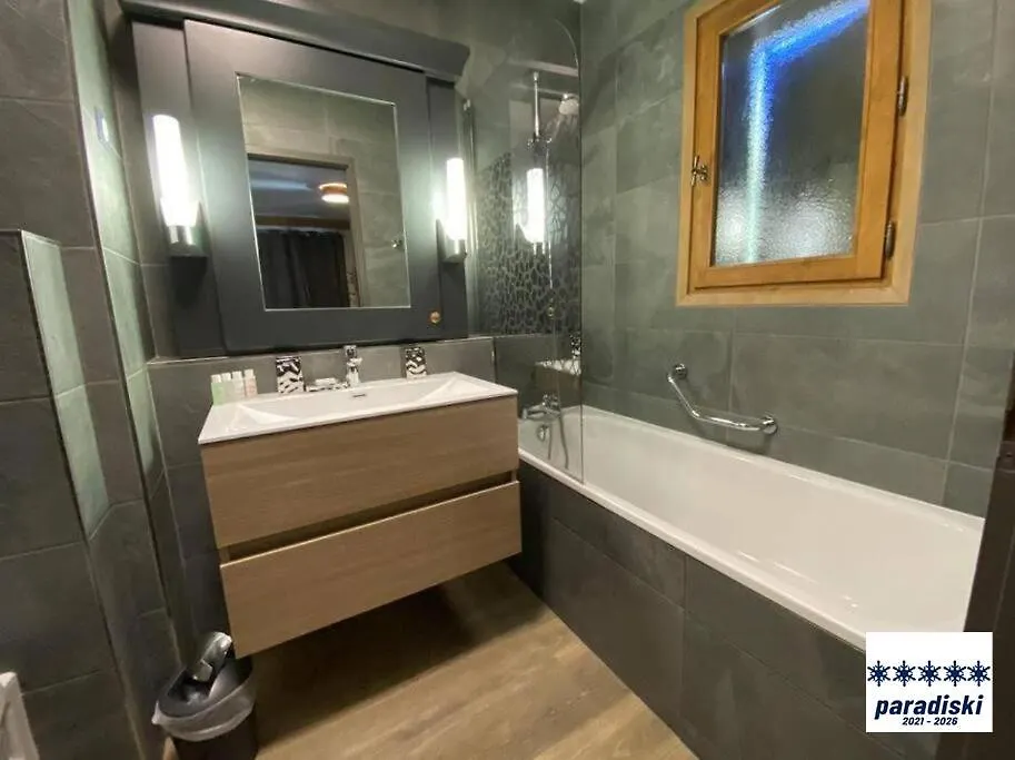 Apartment Stylish Ski-In Ski-Out 3 Bed Apartment, Arc 1950 Les Arcs  France